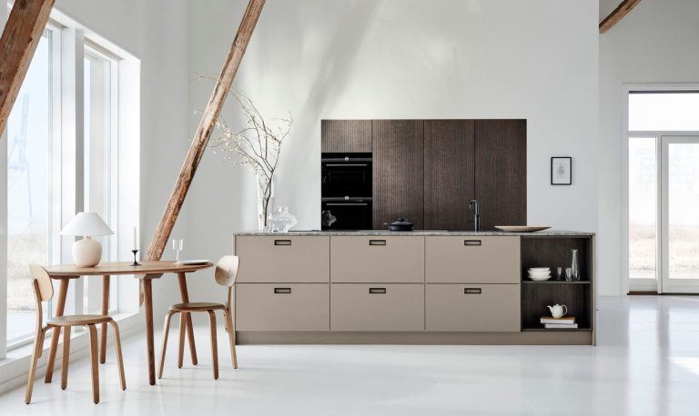 Avolia hero clay corisa darkoak kitchen EK0001 543 564