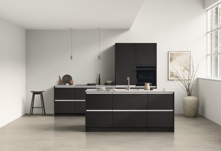 black white EK0035