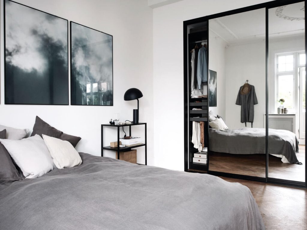 Smart mirror wardrobe 1334x1000px