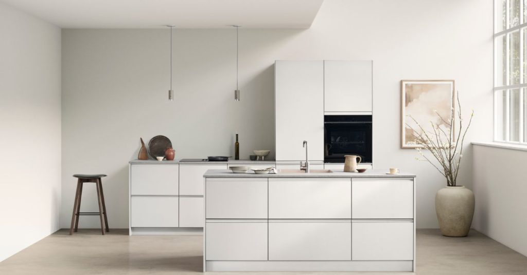 white kitchen cabinets