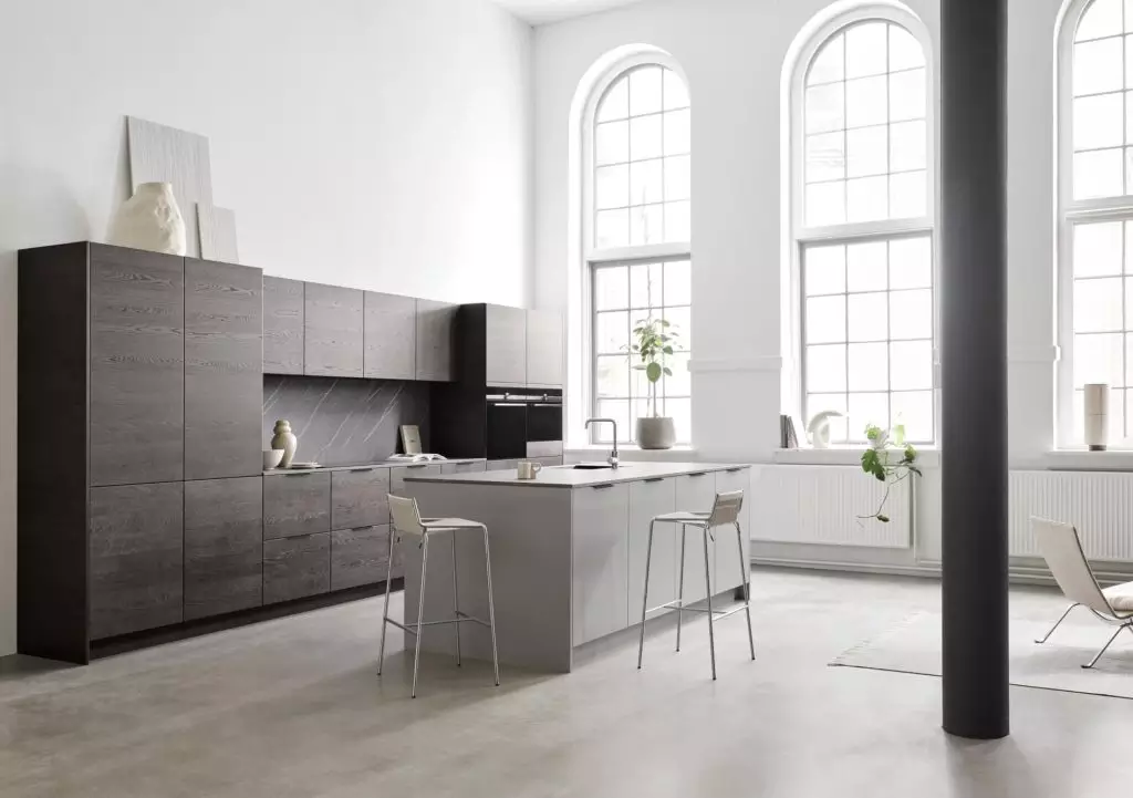 Veda main dark oak pure grey kitchen kvik