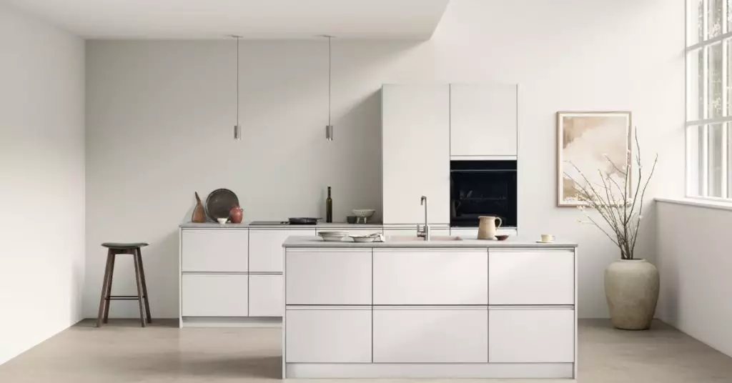 white kitchen cabinets